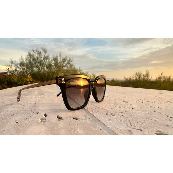 Escada Designer Square Sunglasses Black Frame Gold Tone Temples Excellent